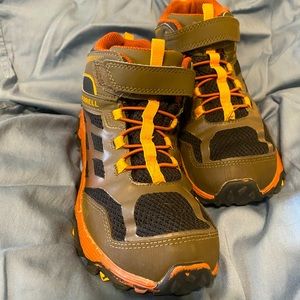 Merrell boys waterproof hiking boots US sized 4.5